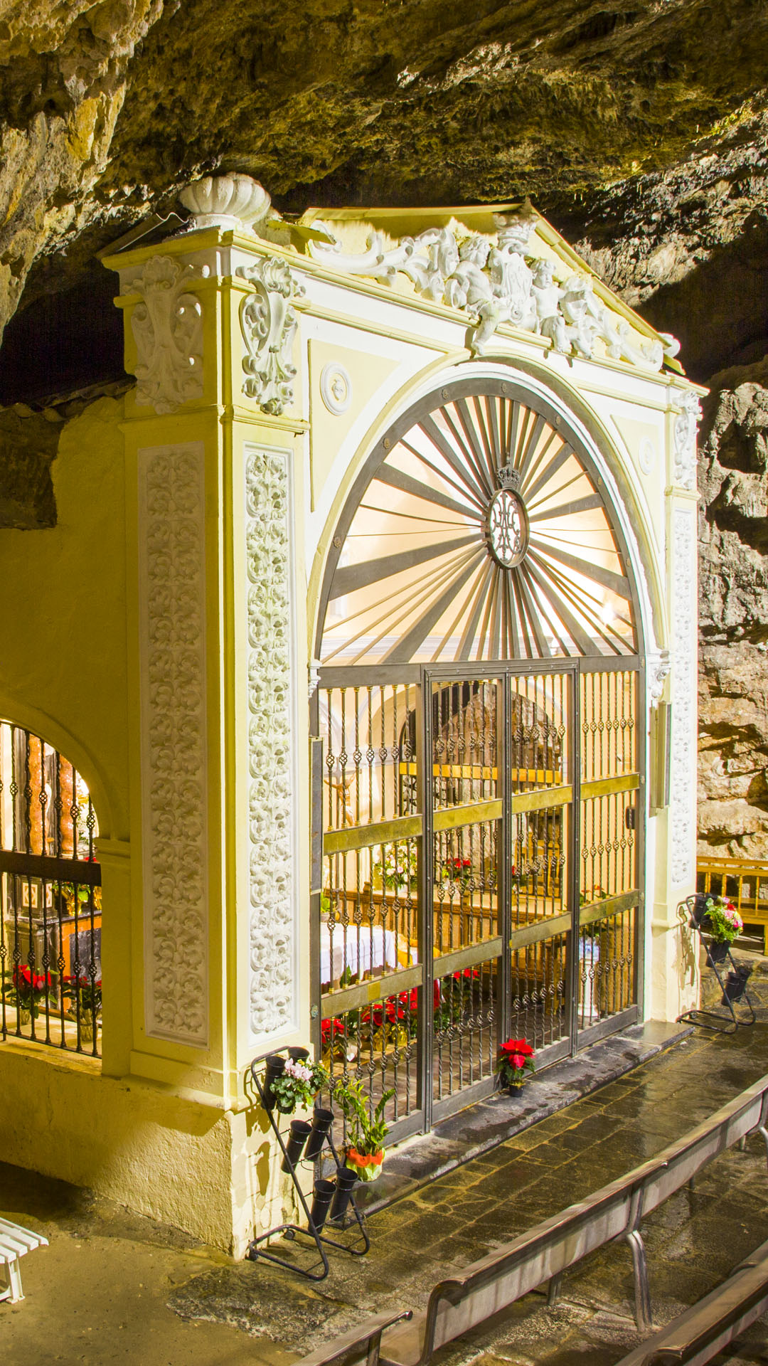 Santuario de la Cueva Santa (BRL)