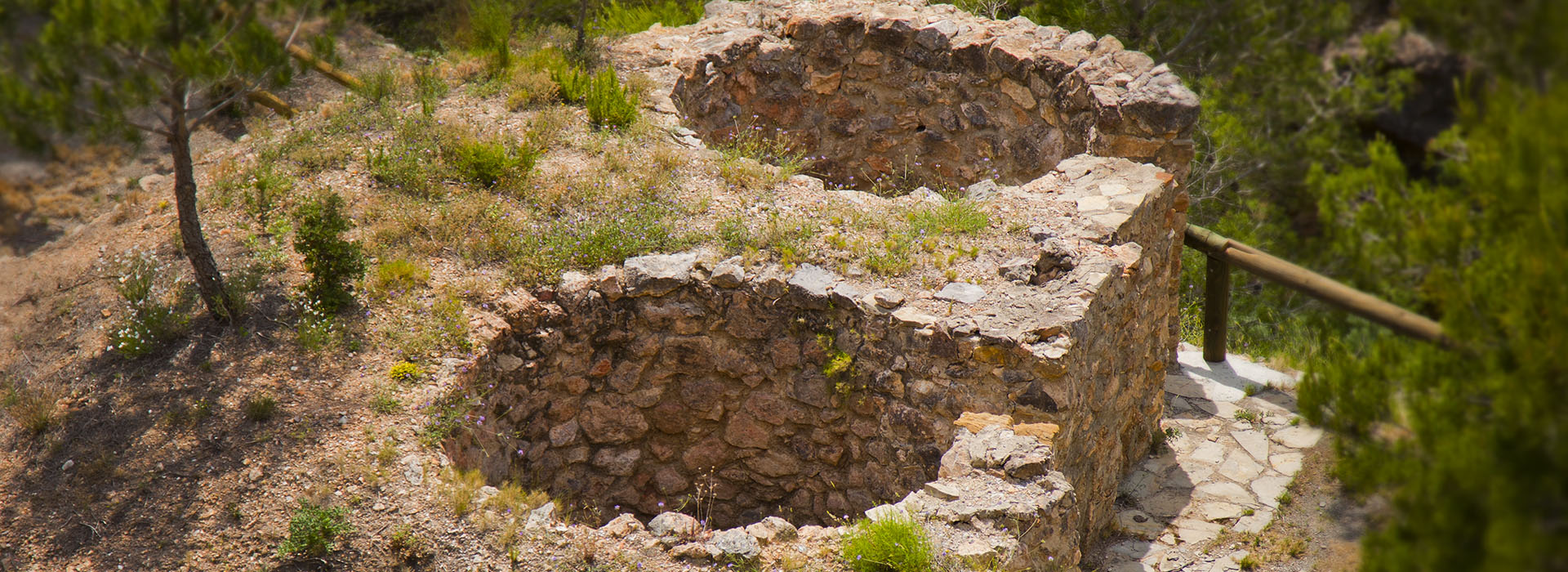 Mina con antiguos hornos de yeso