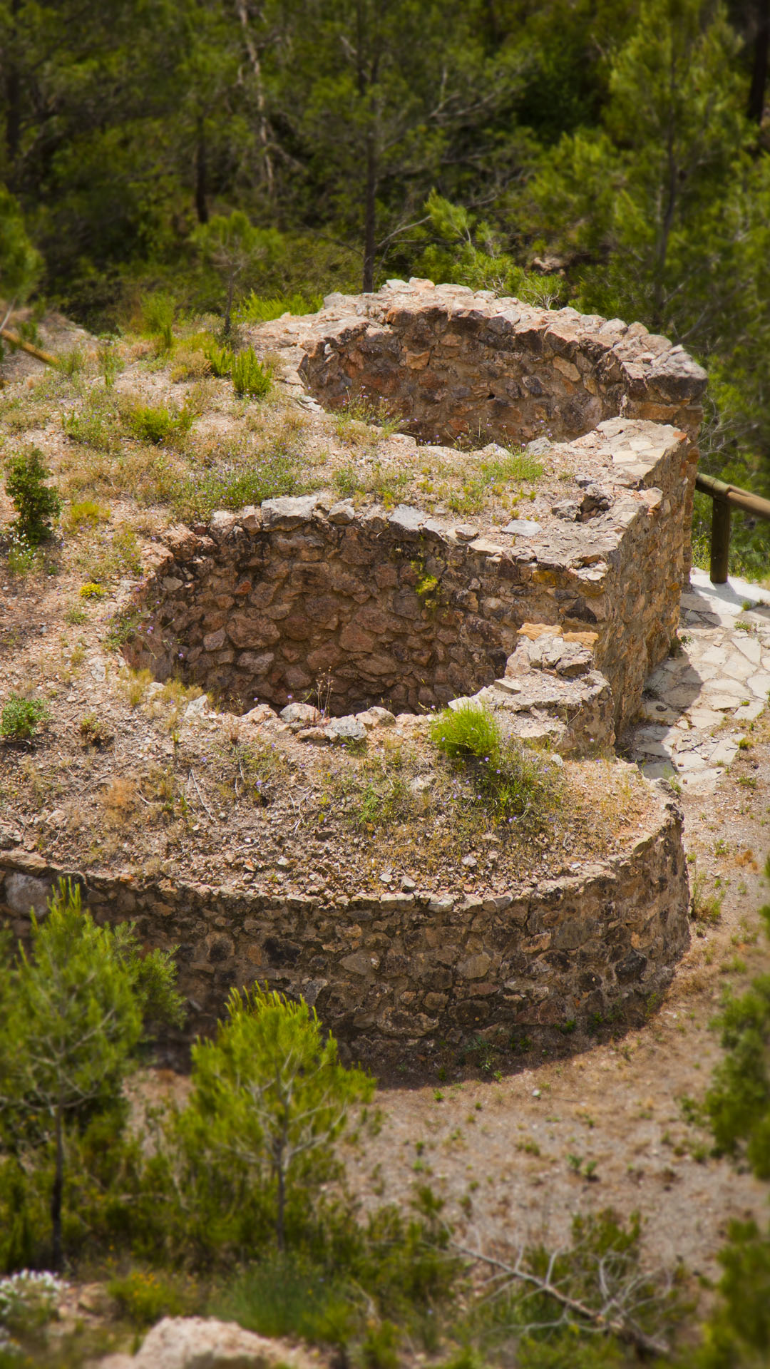 Mina con antiguos hornos de yeso