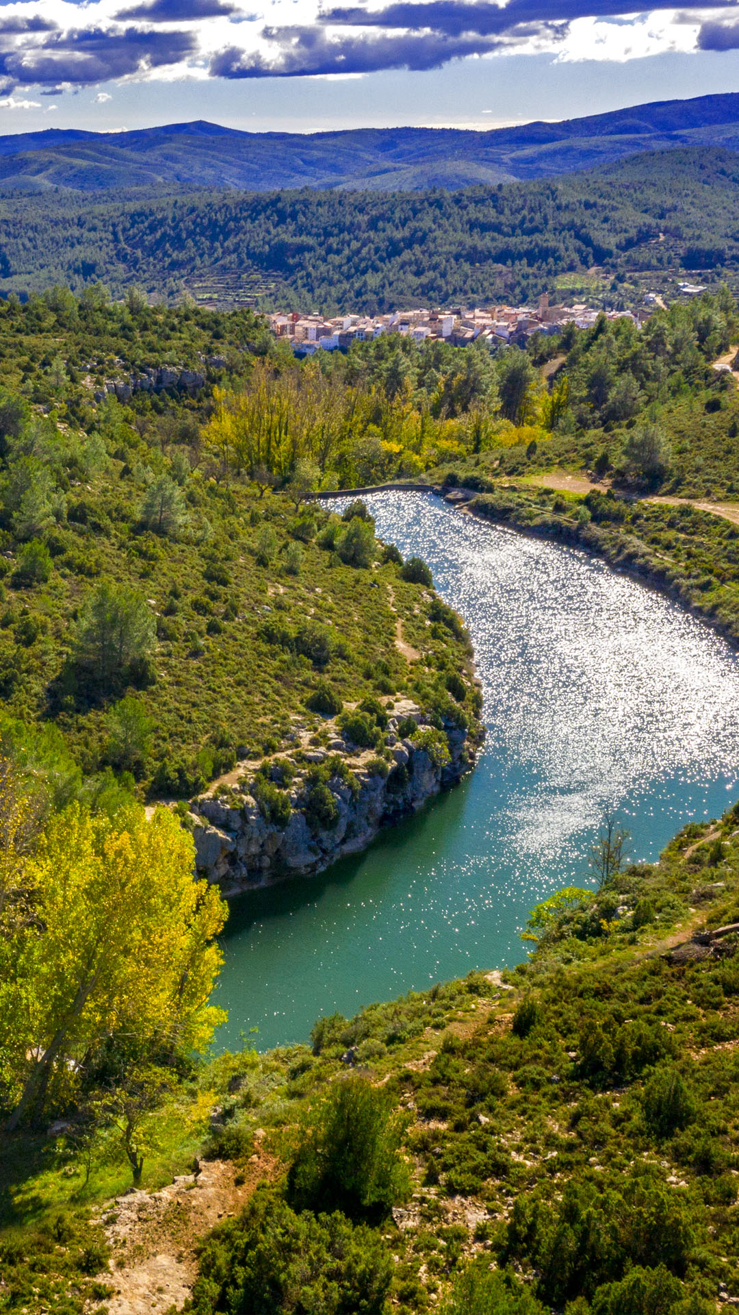 Fuente y Embalse de Camarillas